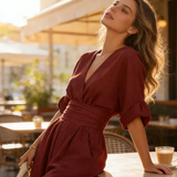 Daniela – Elegantiška V formos iškirptės ir plataus kirpimo suknelė